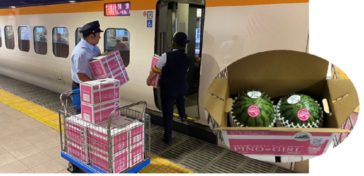 尾花沢すいかを新幹線に積み込む様子
